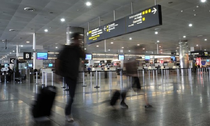 Samsung opens airport booths for users to hand in Galaxy Note 7 phones 